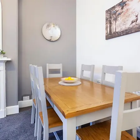 Apartment 2 2 Melrose Yard *
