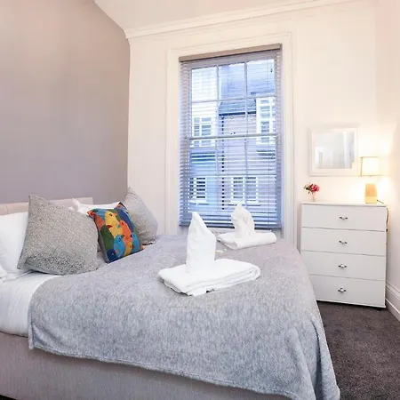 2 2 Melrose Yard Apartment *